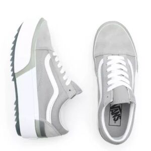 Vans Women's Sneakers in Gray and White